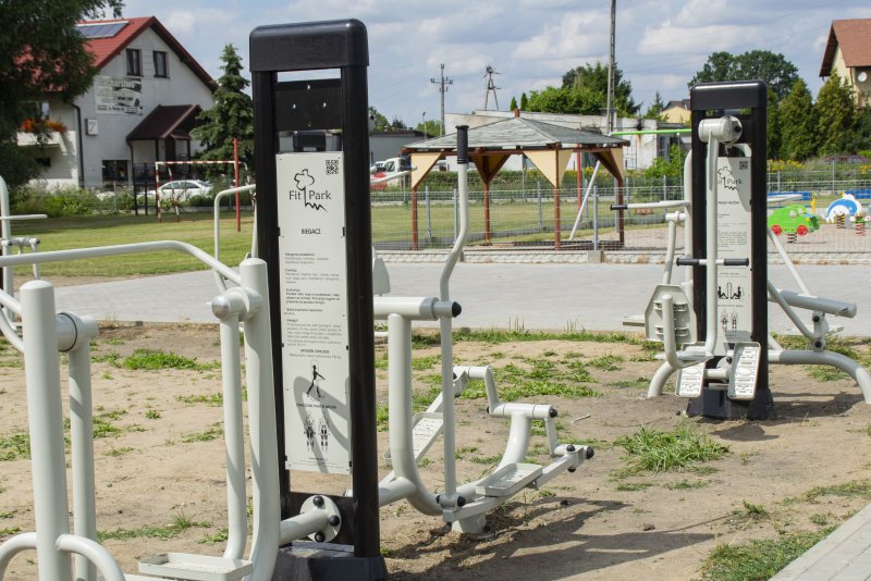 O siłownię zewnętrzną rozbudowany został plac zabaw przy ul. Wesołej