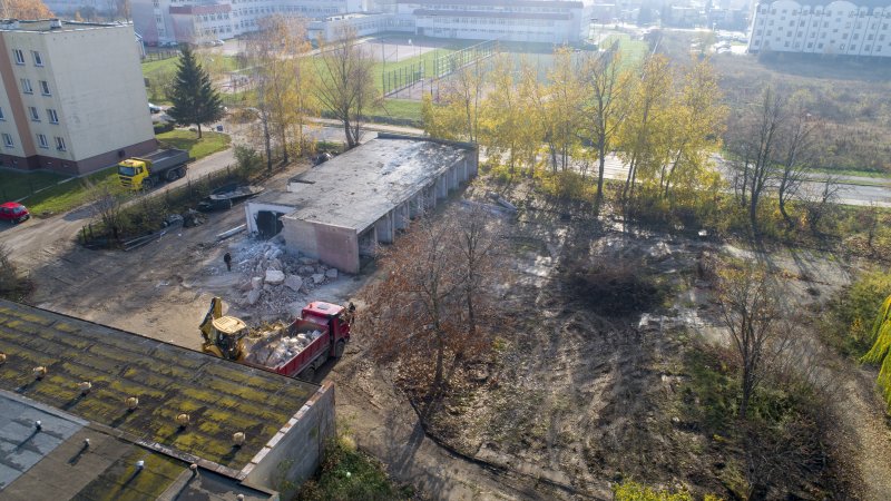 Ruszyła budowa parkingu na terenie po Kolumnie Transportu Sanitarnego