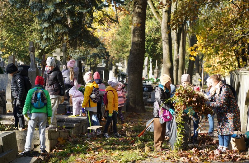 Kwesta na ciechanowskich cmentarzach