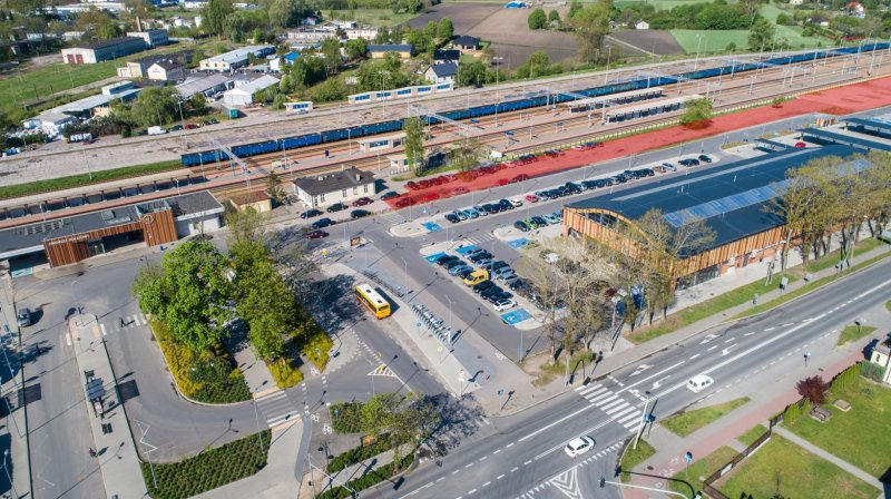 Rozpoczyna się budowa nowych miejsc parkingowych przy dworcu kolejowym