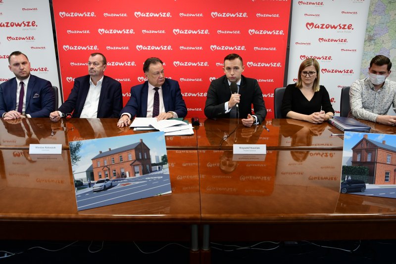 Podpisanie umów na odnowienie zabytkowego budynku