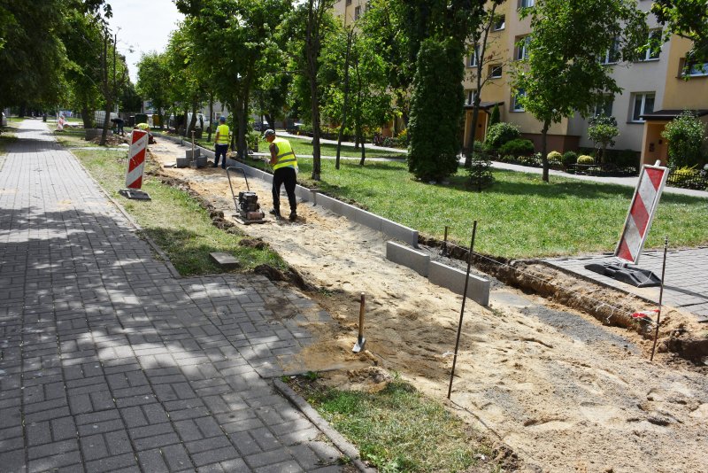 Ruszyła budowa chodnika i ścieżki rowerowej w ul. Powstańców Wielkopolskich