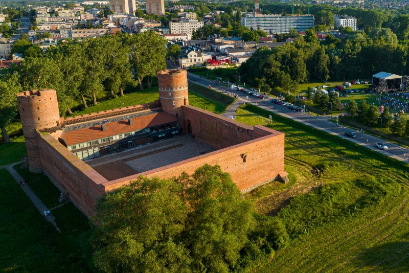 Spotkania z historią na zamkowym dziedzińcu