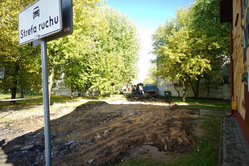 Remont drogi za biblioteką przy ul. Kicińskiego