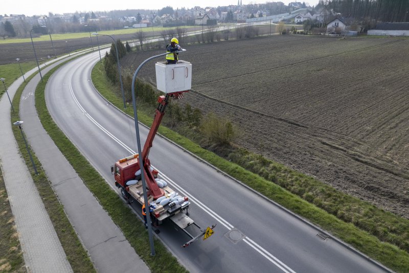 Energooszczędne oświetlenie w kolejnych częściach miasta