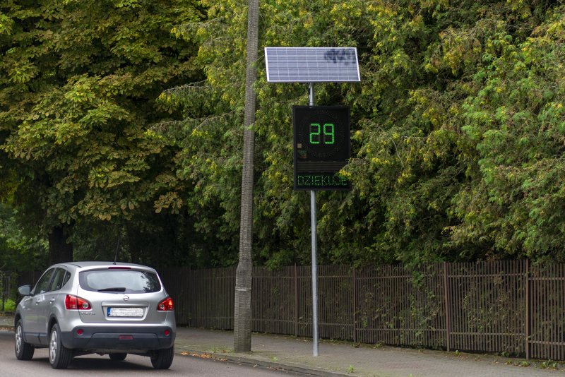 Radarowe wyświetlacze prędkości w kolejnych lokalizacjach