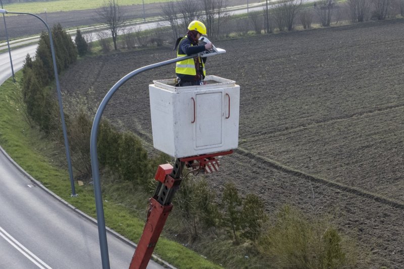 Ciechanów przechodzi na energooszczędne oświetlenie