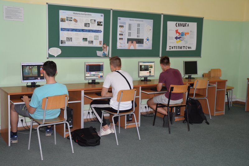 90 tys. zł na wyposażenie sal informatycznych w SP nr 5 i SP nr 7