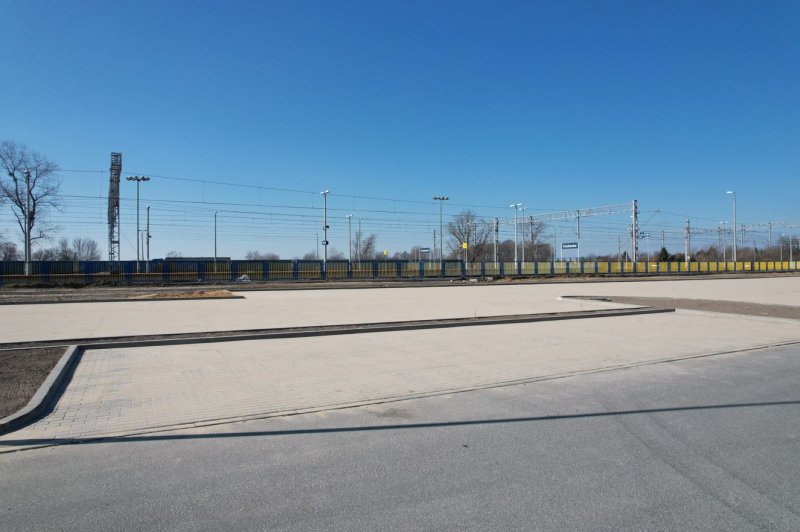 Nowe miejsca parkingowe przy dworcu kolejowym