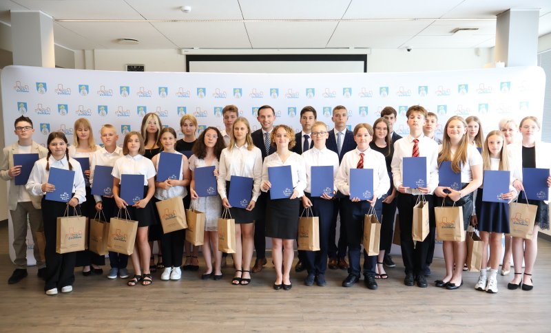 Prezydent nagrodził najlepszych uczniów