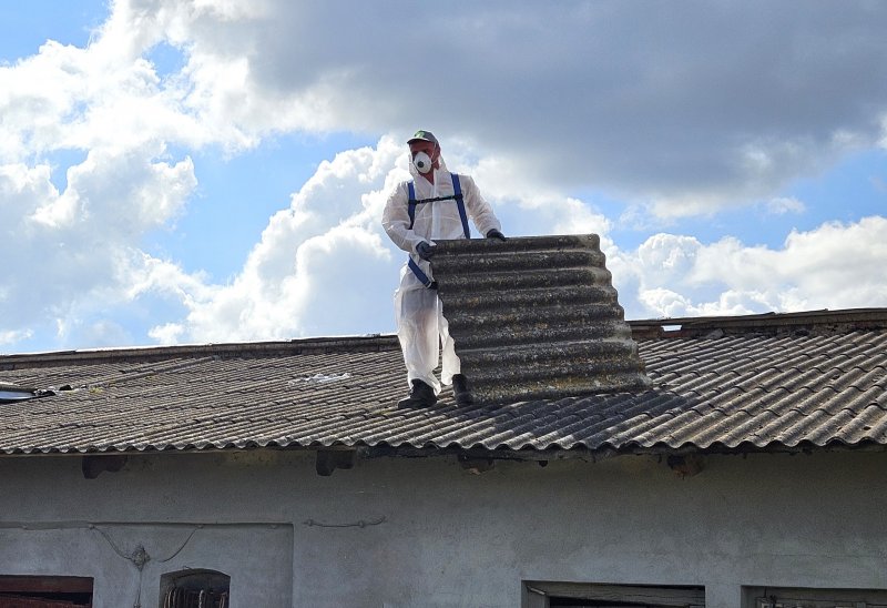 Usuwanie azbestu – obowiązek informacyjny