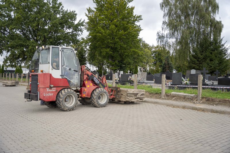 Powstaje nowe ogrodzenie cmentarza