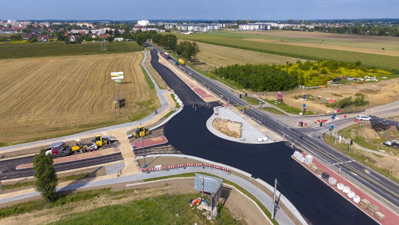 Kolejny etap budowy ronda w Alei UE